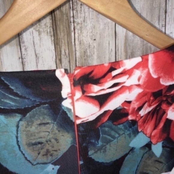 Tahari Floral Fitted Dress - Picture 6 of 6